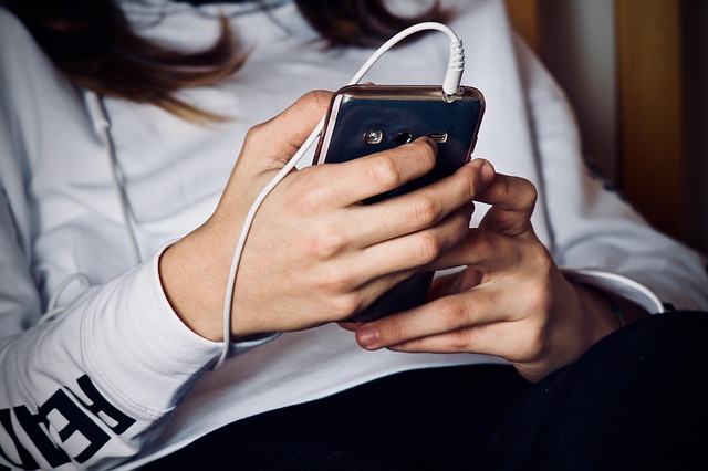 woman, mobile phone, listening to music, listening, fashion, adolescence, mobile phone, mobile phone, mobile phone, mobile phone, mobile phone, listening, listening, listening, listening - 4K 8K wallpaper background by sweetlouise | Pix8K