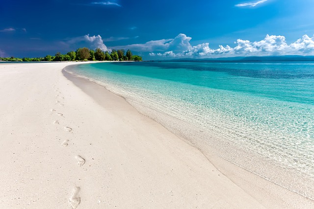 beach, sea, nature, footprints, sand, sandy beach, seashore, shore, coast, coastline, shoreline, tropical island, landscape, tropical, white sand beach, travel, indonesia - 4K 8K wallpaper background by Kanenori | Pix8K